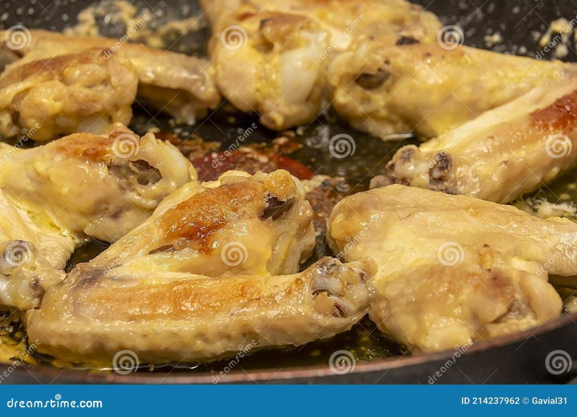 fried-chicken-wings-close-up-214237962