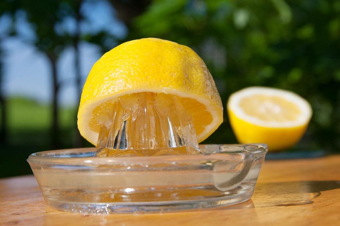 HowTo-JuiceLemons-2-56a174455f9b58b7d0bf6bcd